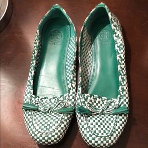 Tory Burch green & white checkered moccasins Sz 7
